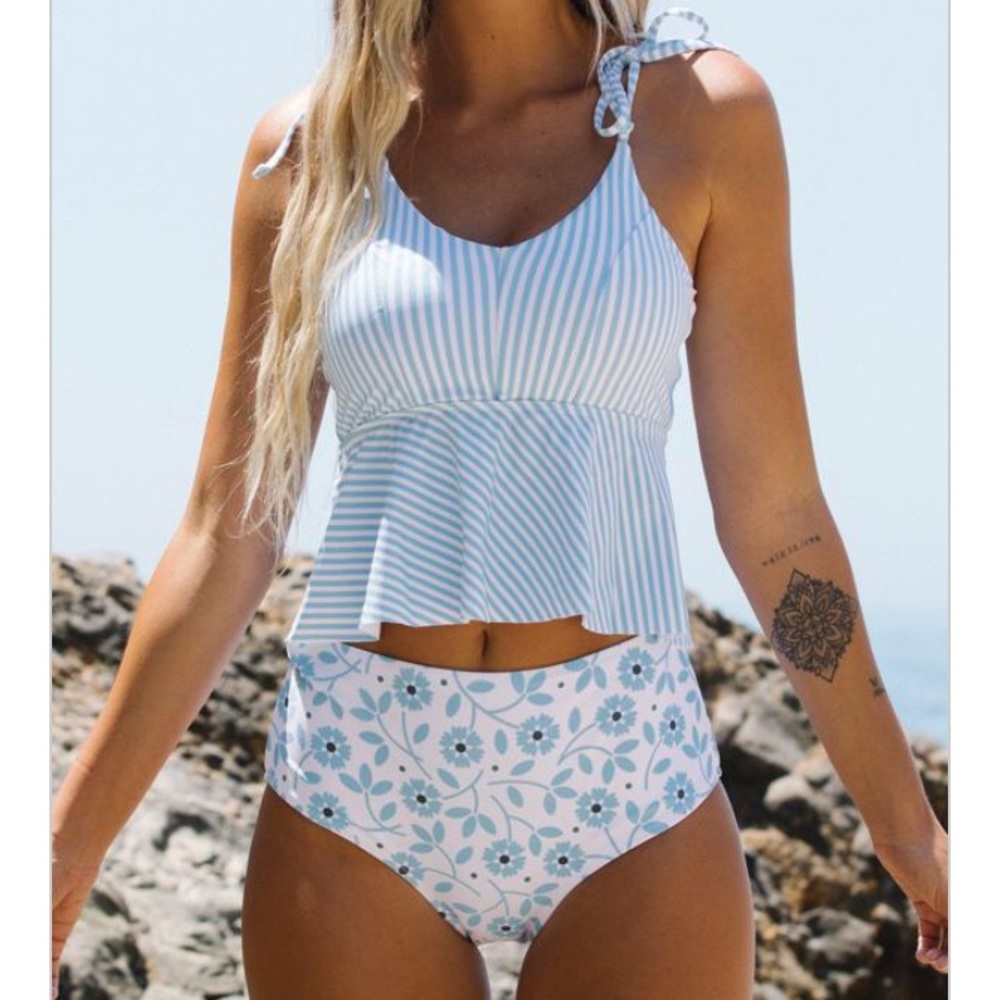 NWT Tie shoulder stripe print cute tankini set
